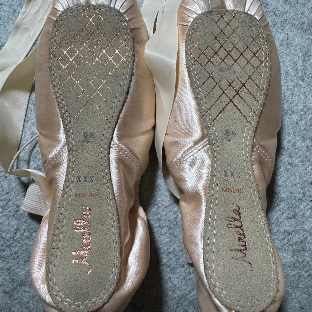 Mirella Whisper Pointe Shoes 6.5XXX